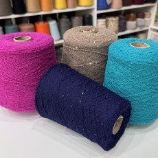 BOUCLE + PAIL G&G Filati 80% меринос 20% нейлон + пайетки 480м/100г